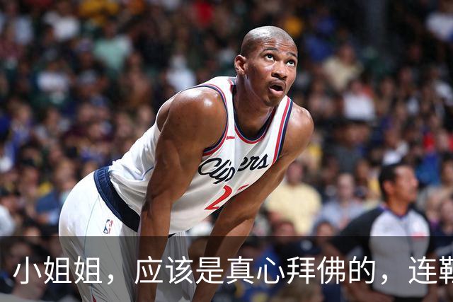 小姐姐，应该是真心拜佛的，连鞋子都不穿！